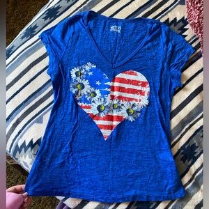 Graphic V-neck slightly transparent tee